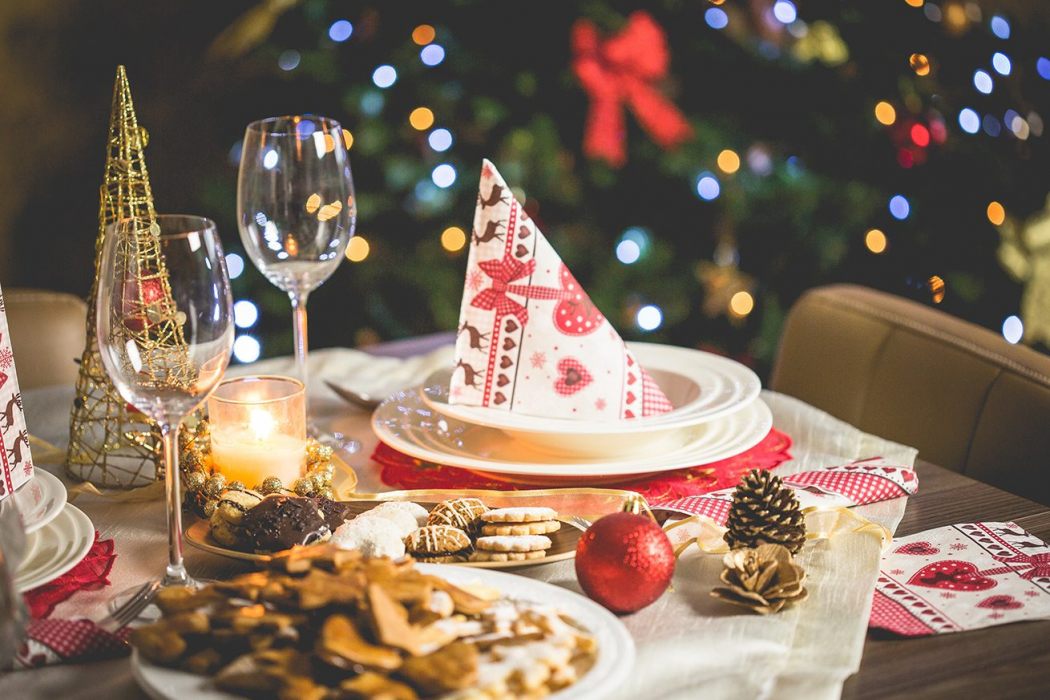 Capodanno, 99 euro a famiglia (+52%) per il cenone