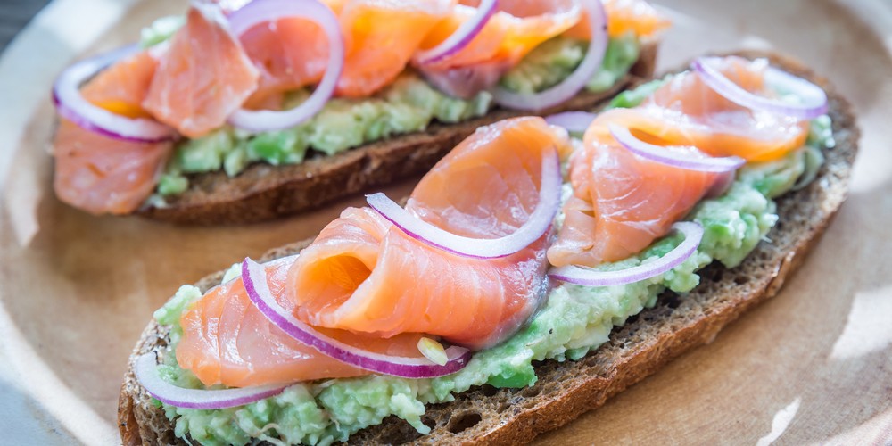 VIDEO RICETTA | Salmone norvegese, l’alimento che non può mancare in cucina durante la stagione invernale
