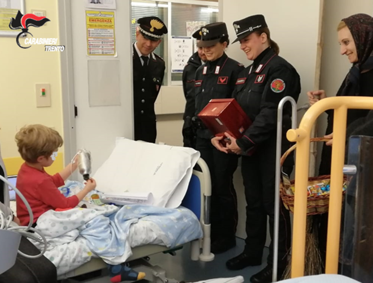 BEFANA | Roma, Carabinieri Forestali consegnano doni in ospedali pediatrici