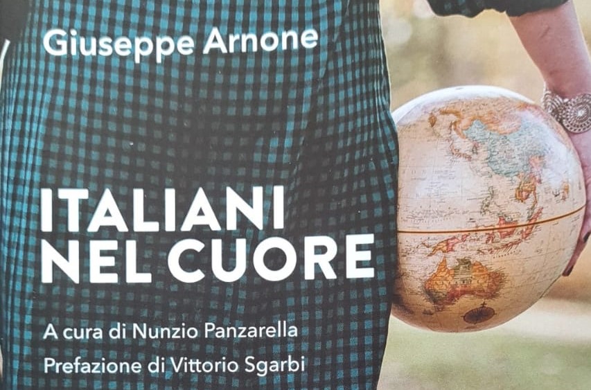 Giovani in fuga dall’Italia, Giuseppe Arnone lancia il pamphlet “Italiani nel cuore”