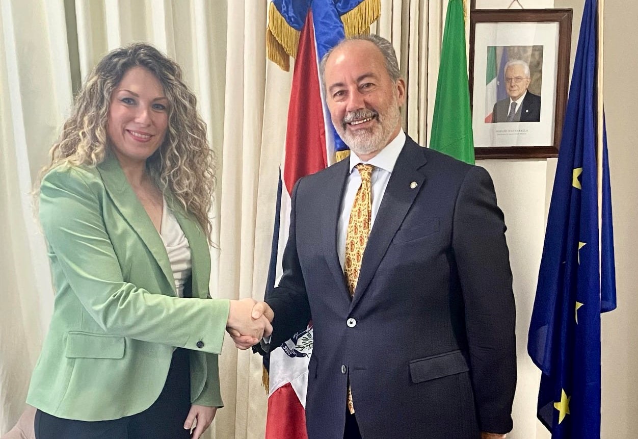SANTO DOMINGO | L’Ambasciatore d’Italia Queirolo Palmas riceve il presidente del Comites Diana Spedicato