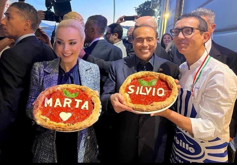 Napoli, Berlusconi da Sorbillo: “Ha provato cinque pizze diverse”