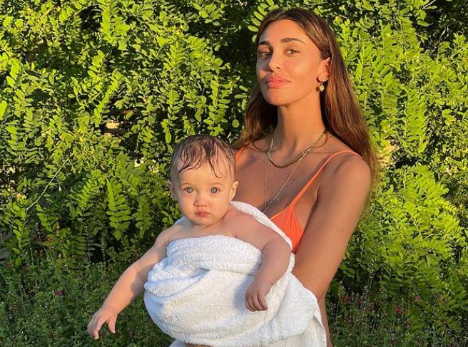 Stefano De Martino e Belen Rodriguez, vacanza da sogno insieme ai figli