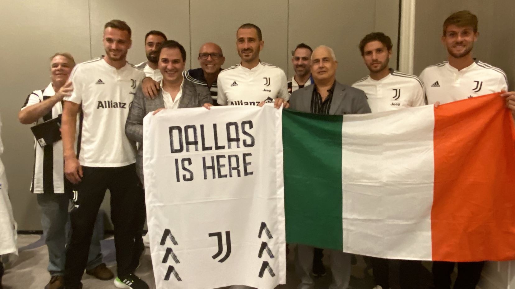 LA JUVENTUS IN AMERICA | A Dallas il saluto di Arcobelli (CGIE) e del Juve Fan Club