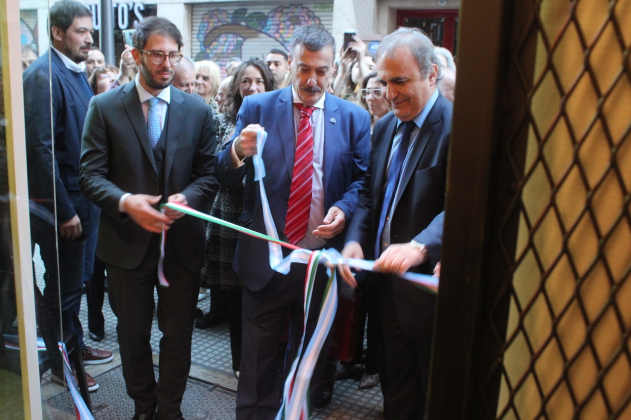 Un momento dell'inaugurazione della nuova sede del Comites di Buenos Aires