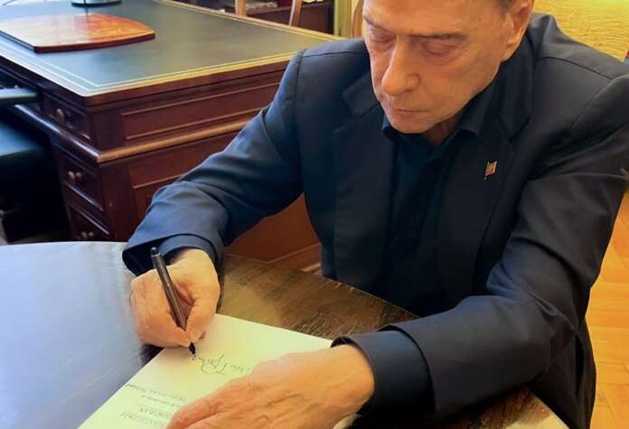 Silvio Berlusconi si registra in Senato