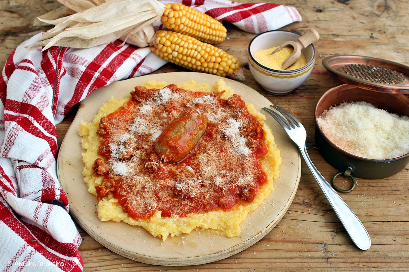 Polenta al sugo con salsiccia, ricetta umbra