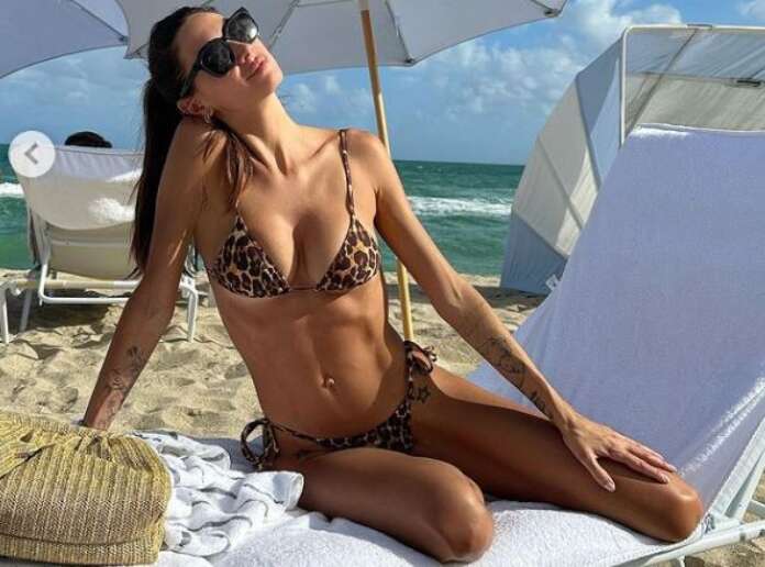 Melissa Satta bellissima al sole di Miami
