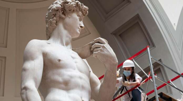 PURA FOLLIA | Censurato il David di Michelangelo