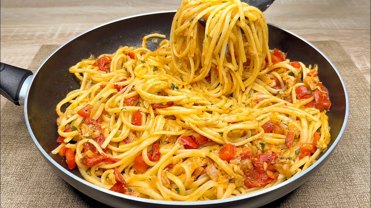 VIDEO RICETTA | Linguine al tonno, peperoni e pomodori: eccezionale!