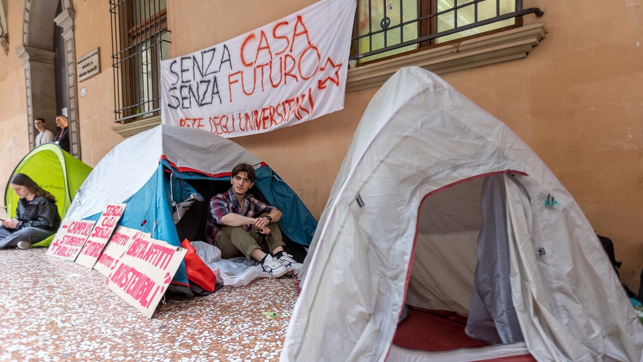 Caro affitti, la protesta tutta politica degli studenti