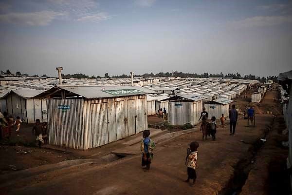 Il campo di Kigonze a Bunia nella provicincia di Ituri in Repubblica Democratica del Congo ospita 14.000 sfollati interni. Oltre 6.3 milioni di persone sono sfollati interni in tutto il Paese. © UNHCR/Guerchom Ndebo