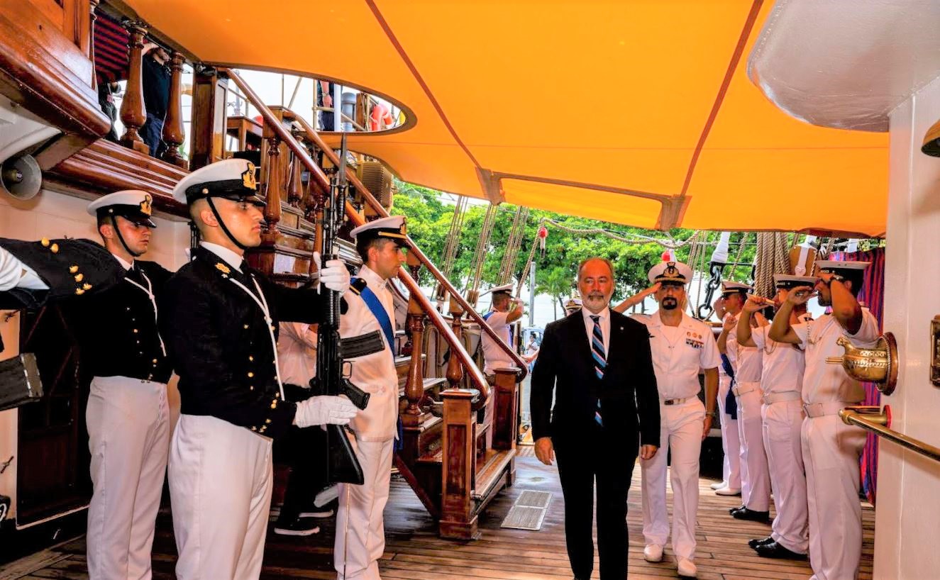 REPUBBLICA DOMINICANA | L’Ambasciatore Queirolo Palmas accoglie l’Amerigo Vespucci e il suo equipaggio