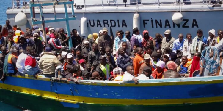 NON VOGLIAMO ESSERE IL CAMPO PROFUGHI D’EUROPA! | Migranti, l’Italia prenda in mano la situazione
