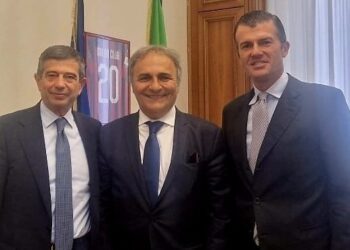 Al centro della foto il presidente del MAIE Ricardo Merlo, con l'On. Maurizio Lupi e il Sottosegretario agli Esteri Giorgio Silli