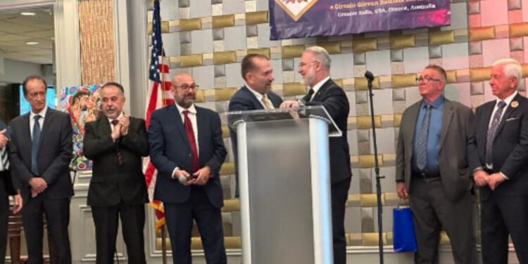 Vincenzo Odoguardi (MAIE) premiato dall'Associazione newyorkese Polizzi Generosa per il sostegno alle famiglie italiane