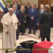 Bergolio davanti alle spoglie di Napolitano