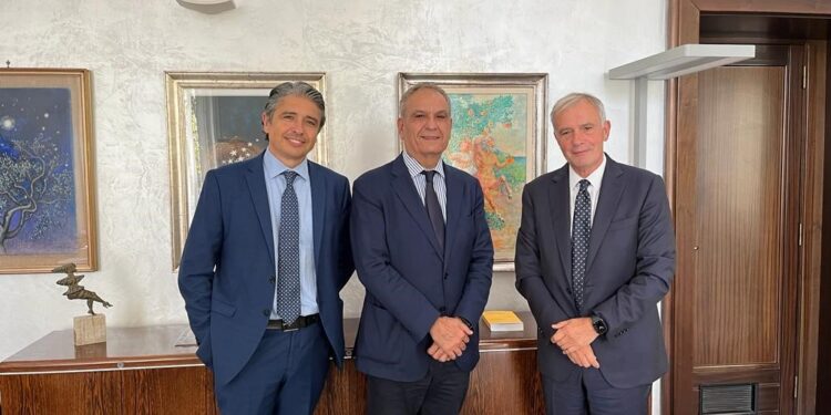 “Nel corso dell’incontro – fa sapere il deputato - si è anche parlato della necessità di rivedere il ruolo dei patronati in funzione dei nuovi flussi migratori, che vedono un numero crescente di giovani italiani trasferirsi all’estero”