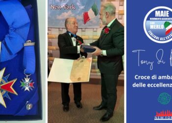 Vincenzo Odoguardi, vicepresidente MAIE, consegna a Tony Di Piazza la Croce di Ambasciatore delle Eccellenze Italiane