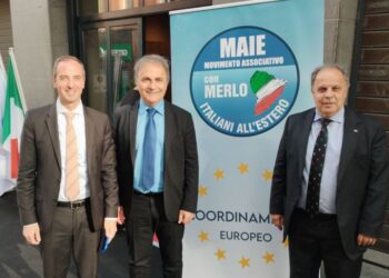 Congresso MAIE Europa a Bruxelles. Da sinistra nella foto, il Sen. Mario Borghese, il presidente del MAIE Ricardo Merlo, l'On. Franco Tirelli