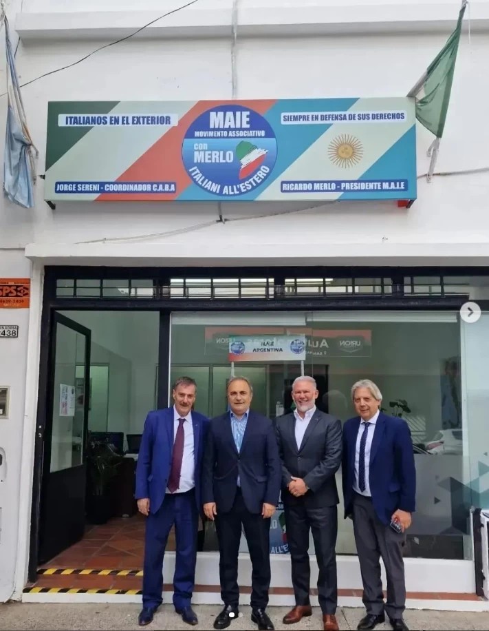 Da sinistra, nella foto: Dario Signorini, presidente Comites Buenos Aires e FEDIBA; Ricardo Merlo, presidiente MAIE; Vincenzo Odoguardi, vicepresidente MAE; Jorge Sereni del MAIE Buenos Aires