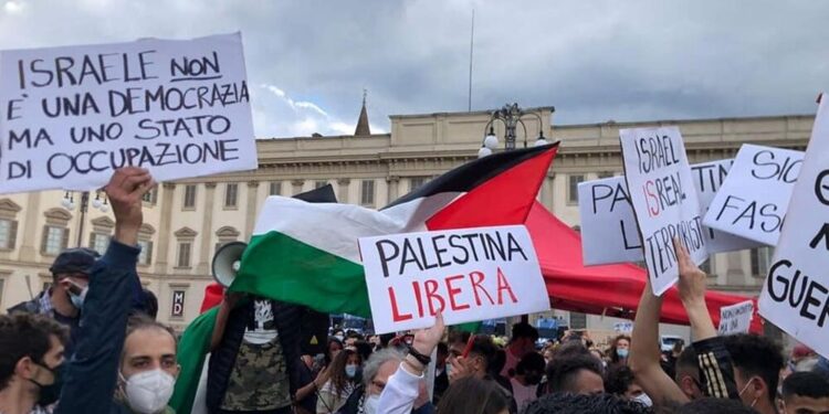 Slogan inquietanti nelle manifestazioni pro-Palestina