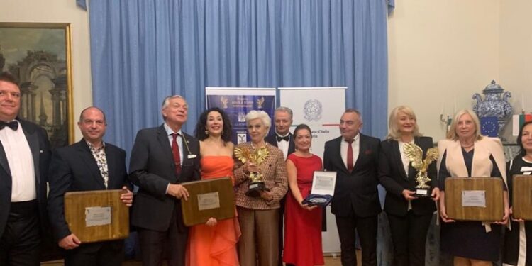 BULGARIA | Italiani all’estero, all’Ambasciatrice d’Italia Giuseppina Zarra il Premio Aquila d’Oro