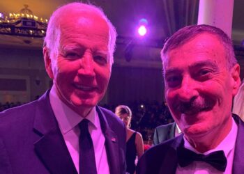 Dario Signorini, presidente Comites Buenos Aires e FEDIBA, coordinatore MAIE a Buenos Aires, con il presidente degli Stati Uniti Joe Biden