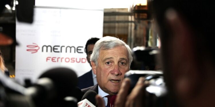 VIDEO | Contattati tutti i 18mila italiani che vivono in Israele. Tajani: “Alcuni connazionali sono già rientrati”