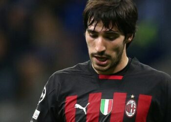 CASO TONALI | Il circo mediatico sta già parlando di revoca dello scudetto del campionato 2021-2022, scudetto che sarebbe dato all'Inter d'ufficio. A questo punto, deve essere fatta chiarezza. Infatti, non ci sono prove del coinvolgimento del Milan in questa questione