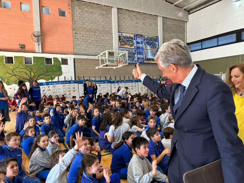 Luigi Maria Vignali in visita alla Dante Alighieri di Cordoba