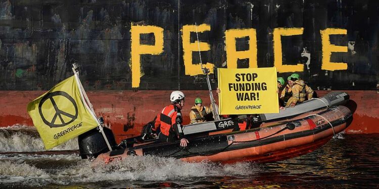 SPESE MILITARI | Greenpeace: “Investire in armi è un cattivo affare per la pace e l’economia”