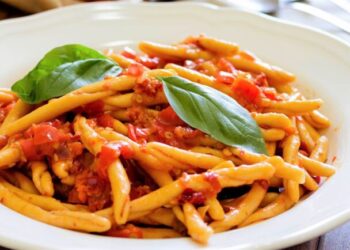 Maccarruni, piatto tipico della cucina calabrese