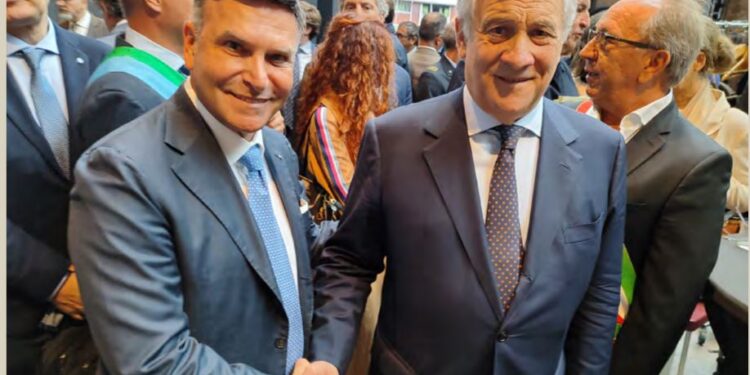 L'On. Massimo Romagnoli, membro CGIE e coordinatore MAIE Europa, con il ministro degli Esteri Antonio Tajani