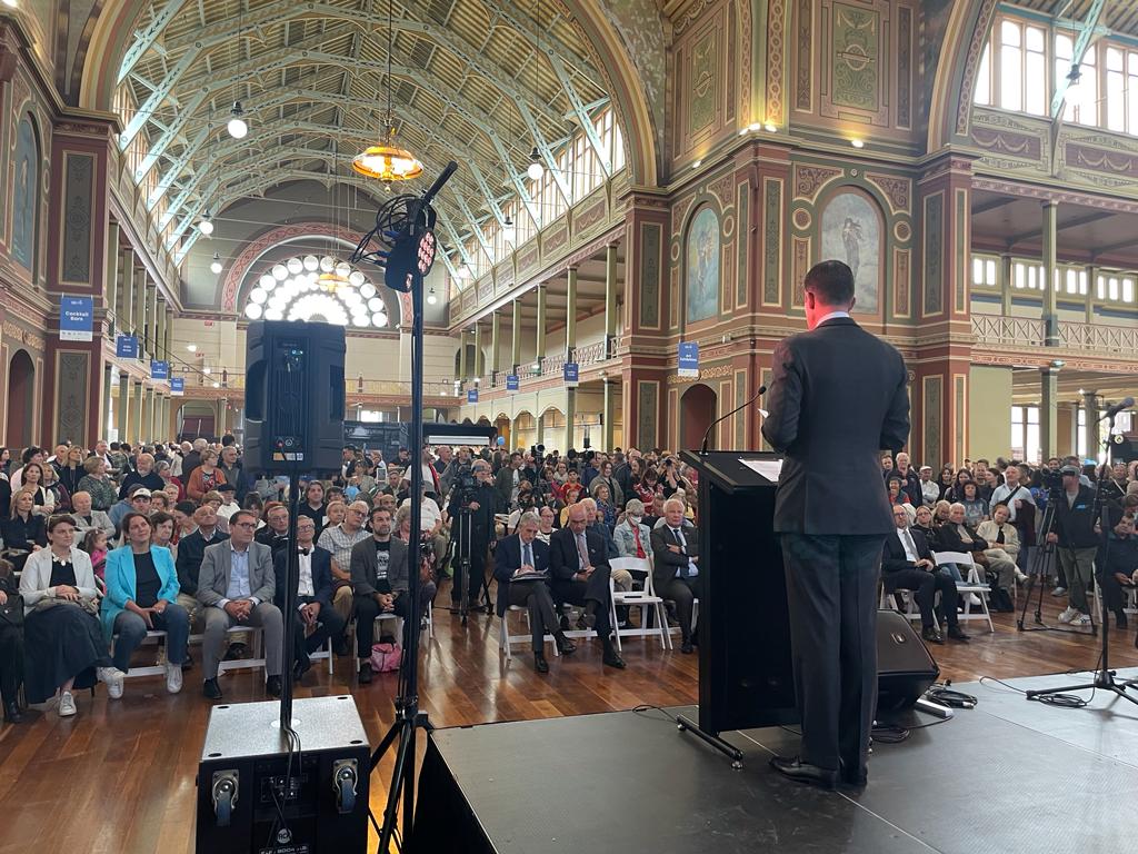 Giorgio Silli, Sottosegretario agli Esteri, ha preso parte alla Melbourne Italian Festa organizzata dal Co.As.It. Oltre 30.000 partecipanti hanno celebrato la cultura italiana nelle sue molteplici forme, la creatività e il prezioso contributo della vibrante comunità italiana del Victoria