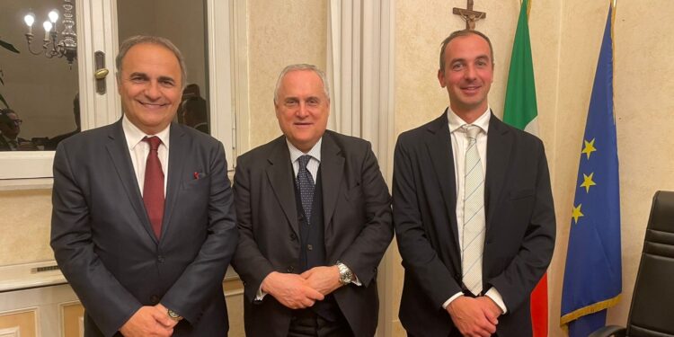 Da sinistra, nella foto: Ricardo Merlo, presidente MAIE, e i senatori Lotito e Borghese