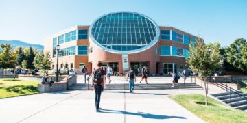 Negli USA diploma in 4 anni e laurea breve in soli 2 anni
