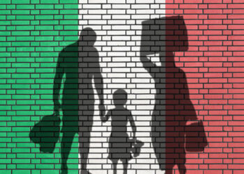 Schlein: “Governo ossessionato dagli immigrati, non vede che i nostri giovani vanno all’estero”