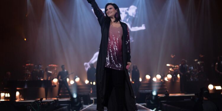 Laura Pausini veste Balestra
