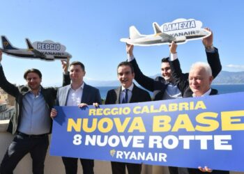 Ryanair attiva 12 nuovi collegamenti dalla Calabria. Occhiuto: “Questo è solo l’inizio”