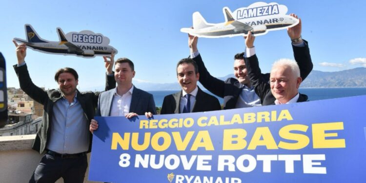 Ryanair attiva 12 nuovi collegamenti dalla Calabria. Occhiuto: “Questo è solo l’inizio”