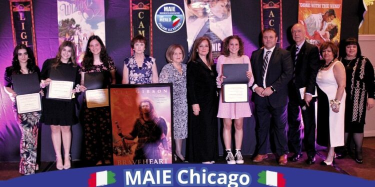 USA | Chicago, il MAIE consegna due borse di studio a studentesse italo-americane