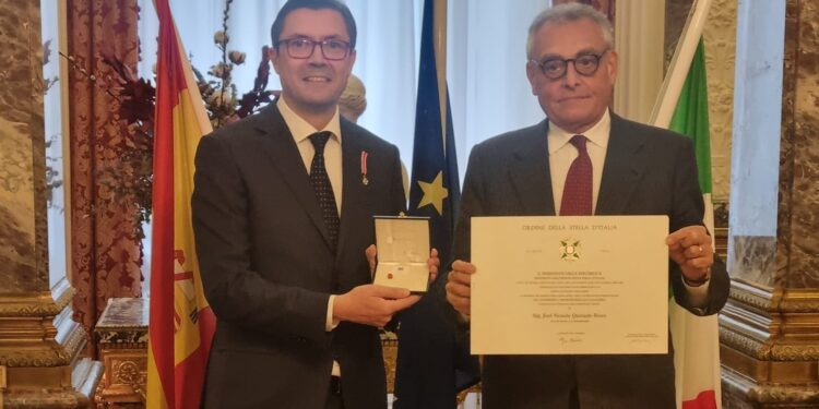 SPAGNA | Madrid, Ambasciatore Buccino Grimaldi consegna onorificenza a Quirante Rives