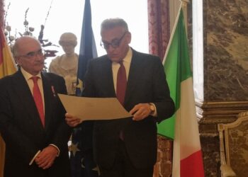 SPAGNA | Madrid, Ambasciatore Buccino Grimaldi consegna onorificenza a Benigno Pendás