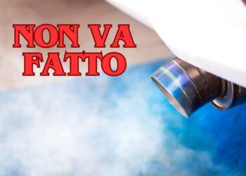 Quanto è dannoso lasciare il motore dell'auto acceso al minimo mentre si aspetta?