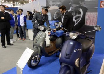 FALSO MADE IN ITALY | Sequestrati 1.300 scooter contraffatti