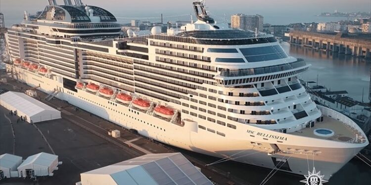 Crociere, nuovo itinerario invernale per Msc Fantasia