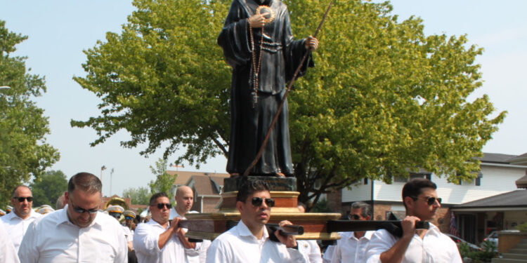 Italiani all’estero, dalla Calabria a Chicago per festeggiare San Francesco di Paola