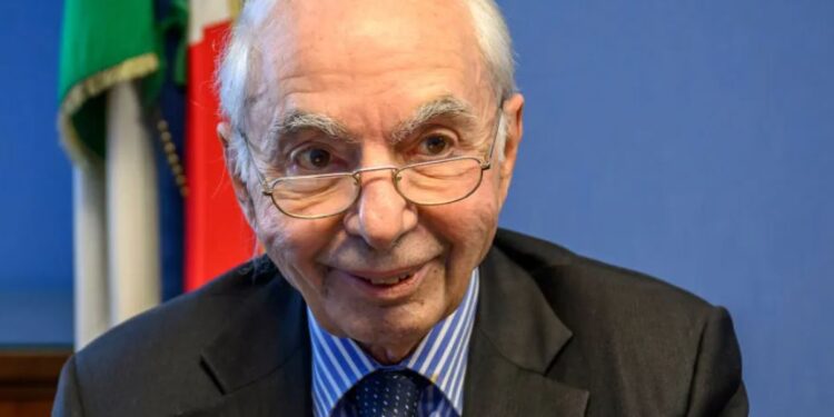 PREMIERATO | Amato avverte: “Gli italiani nel mondo sarebbero decisivi, ma il voto all’estero è un disastro”