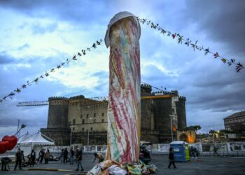 Napoli e il monumento della discordia